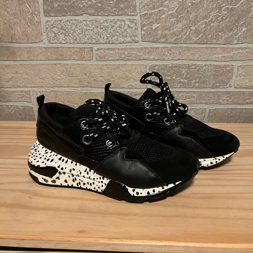Steve Madden Cliff Low Top Sneakers Size 6 Women’s New without tags and box